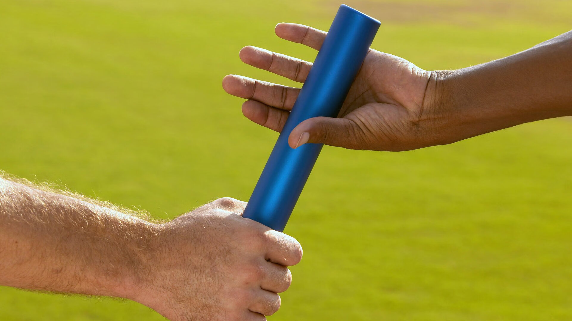 新能源汽车耐力赛+骑行接力 混合赛事强调“低碳出行”理念